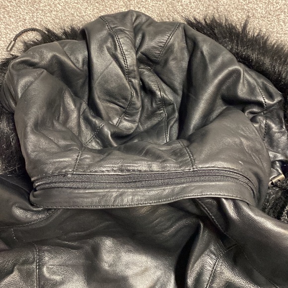 Danier Genuine Leather Women’s Winter Jacket Faux Fur - Picture 4 of 12